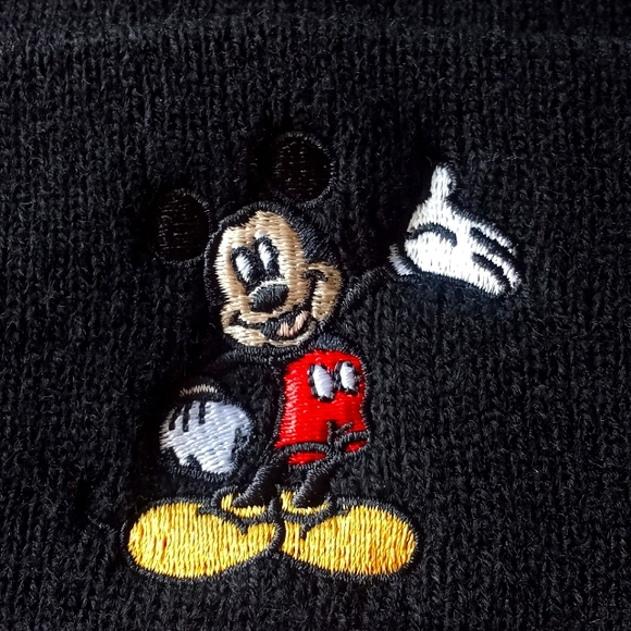 Disney Black Mickey Mouse Beanie Hat Embroidered Mickey Design - Picture 2 of 11